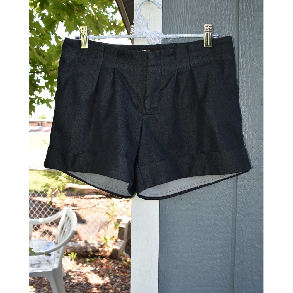 Mossimo Womens Black Pleated Cuffed Shorts Size 6 Mid Rise Stretch Casual - Picture 2 of 7